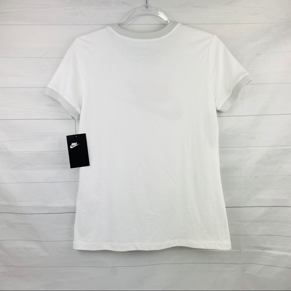 Nike | Women’s White Top - Picture 3 of 5
